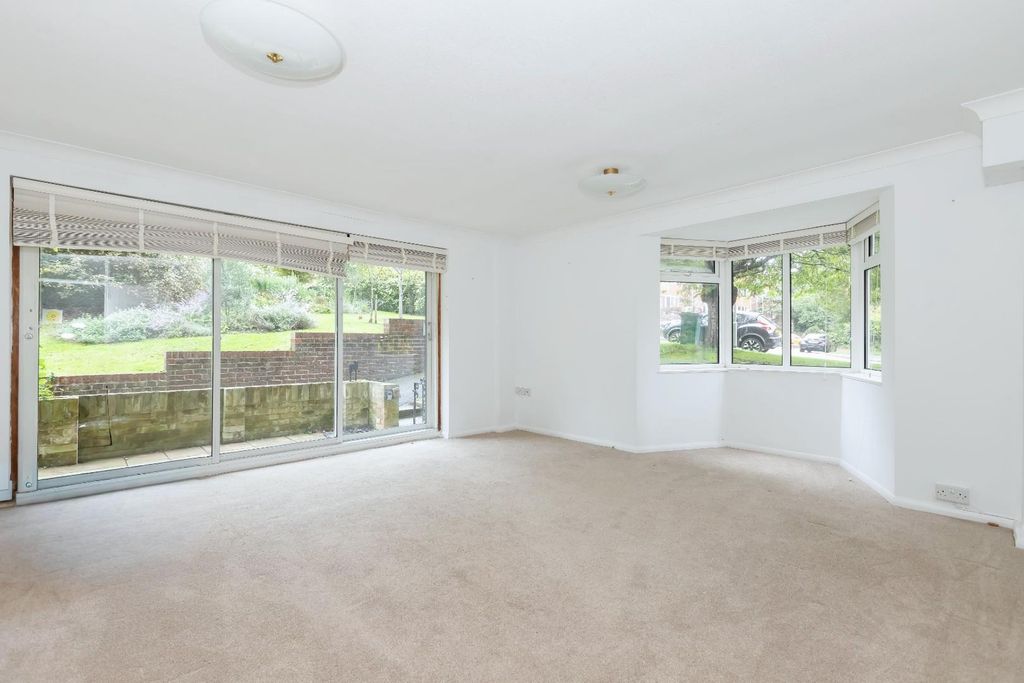Property photo 3 of 14 Wellingtonia Court.Jpg