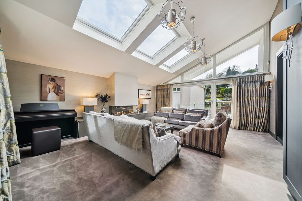 Property photo 2 of 51