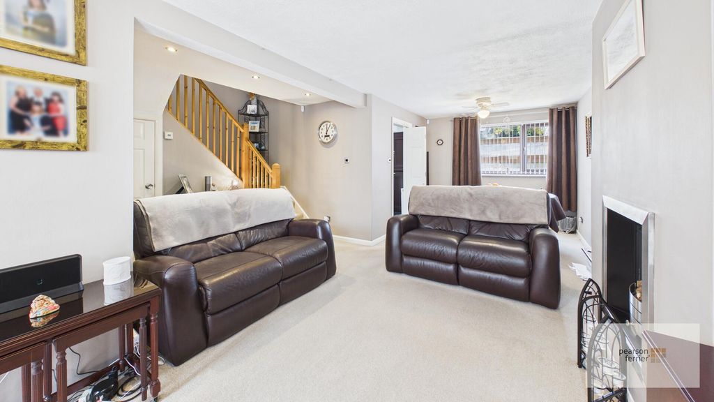 Property photo 3 of 18 Living Room