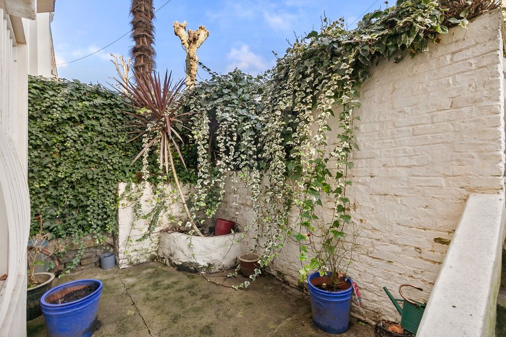 Property photo 2 of 5