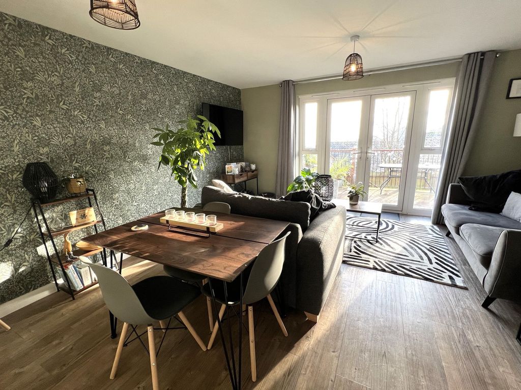 Property photo 2 of 14 Dining Area