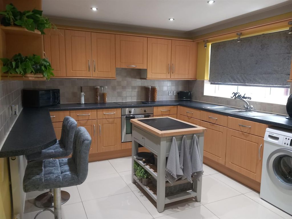 Property photo 3 of 19 Kitchen 1.Jpg