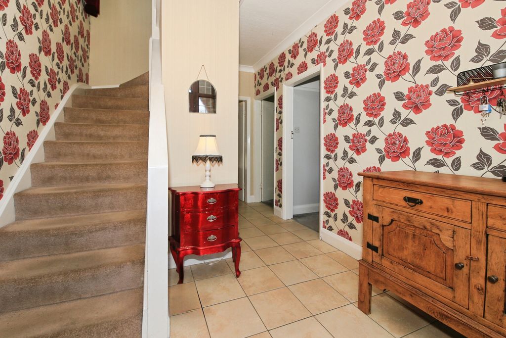 Property photo 2 of 20