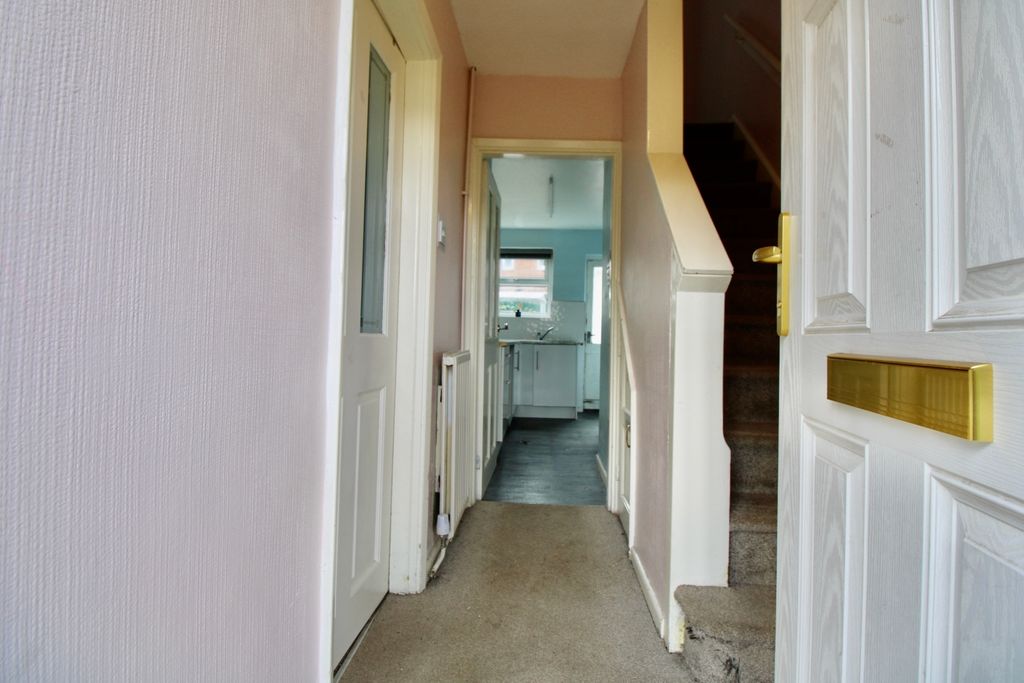 Property photo 2 of 10 Entrance Hall