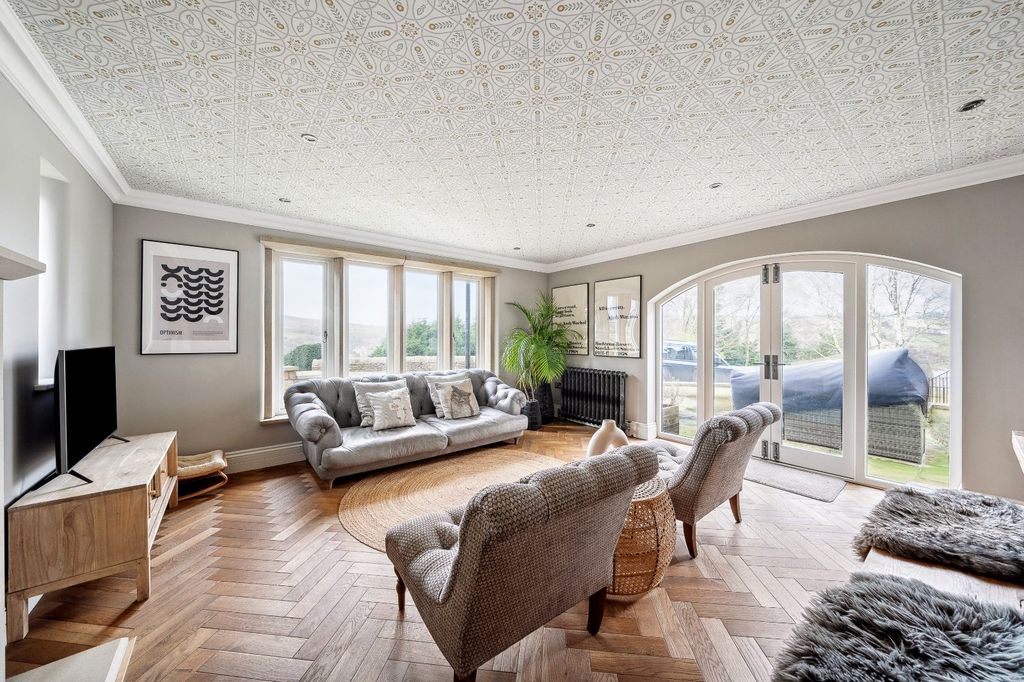 Property photo 3 of 31 Family Room