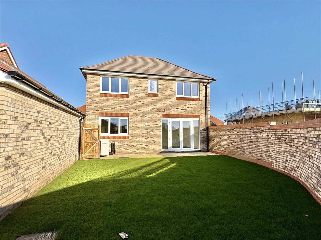 Property photo 2 of 10 Picture No. 12