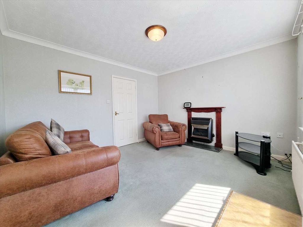 Property photo 2 of 13 Lounge: