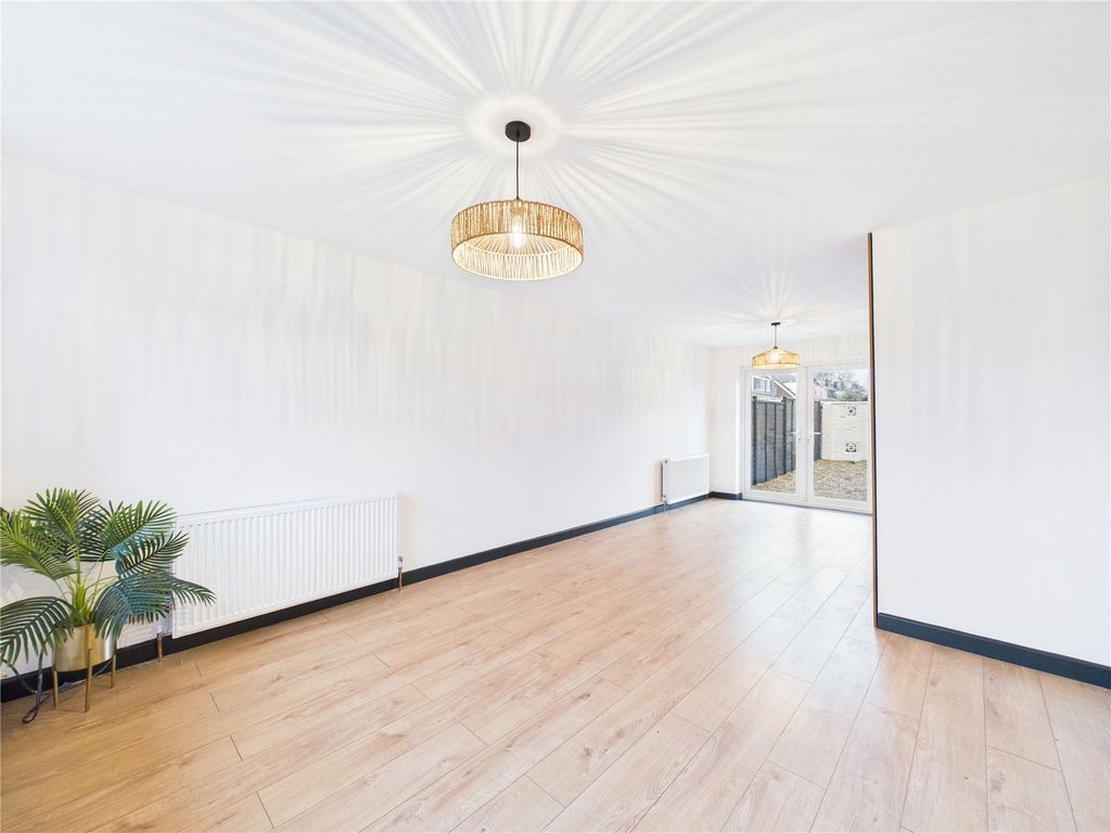 Property photo 3 of 18 Picture No. 02