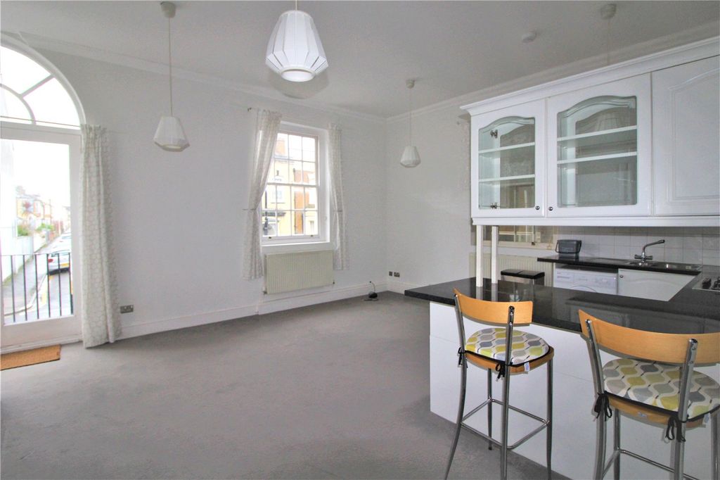 Property photo 2 of 7 Picture No. 10