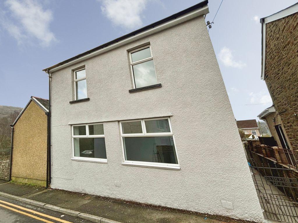 Property photo 1 of 18 Image