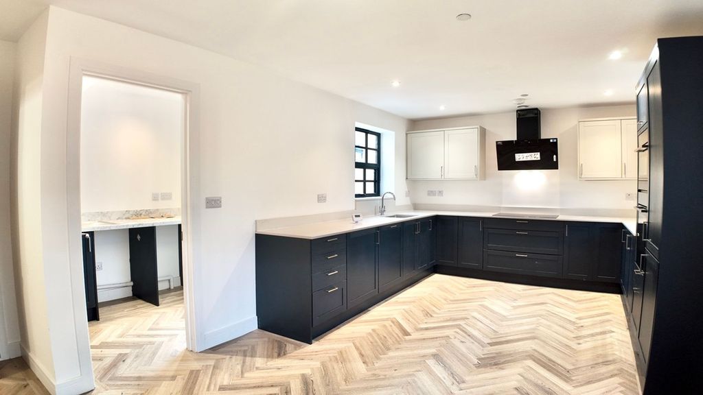 Property photo 3 of 34