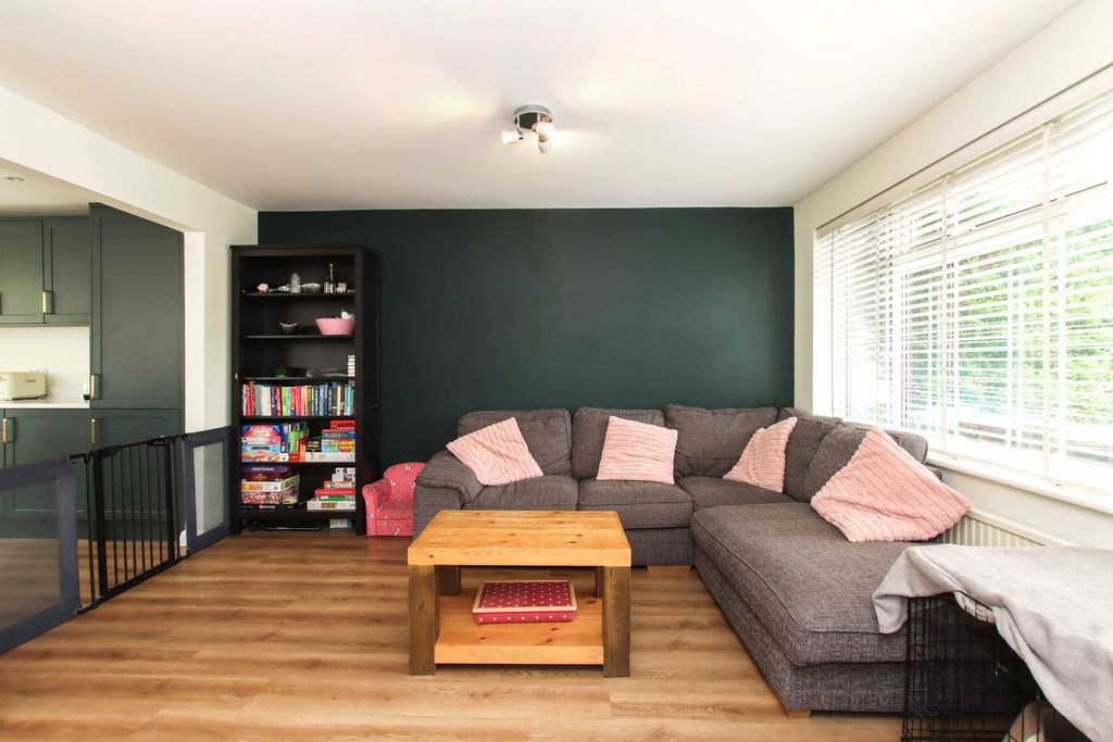 Property photo 3 of 16 Photo 4