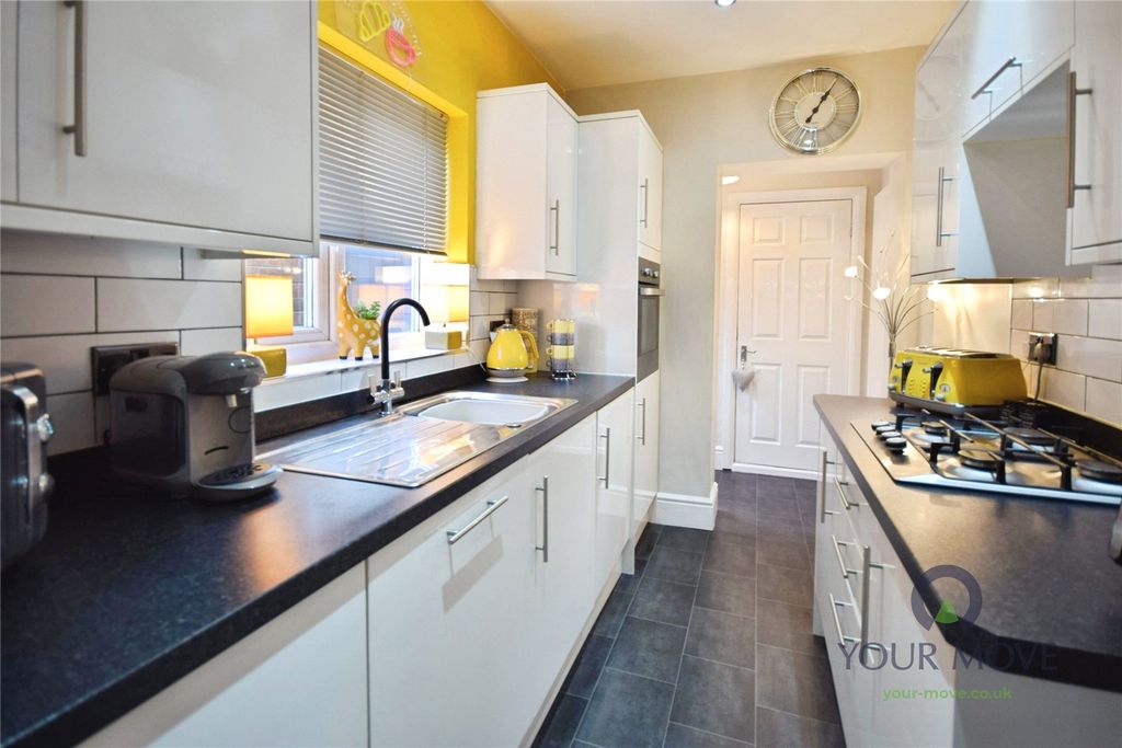 Property photo 3 of 20 Kitchen