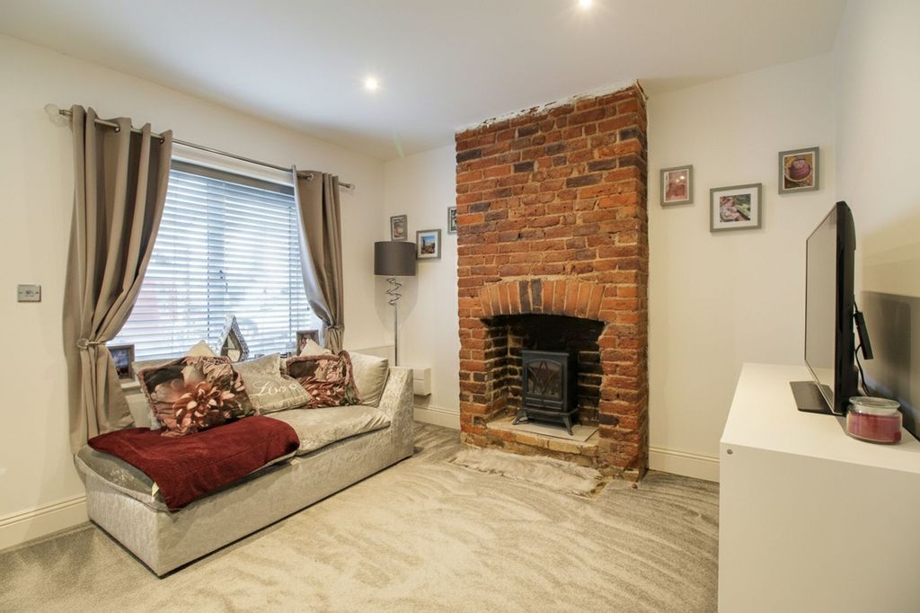 Property photo 3 of 11