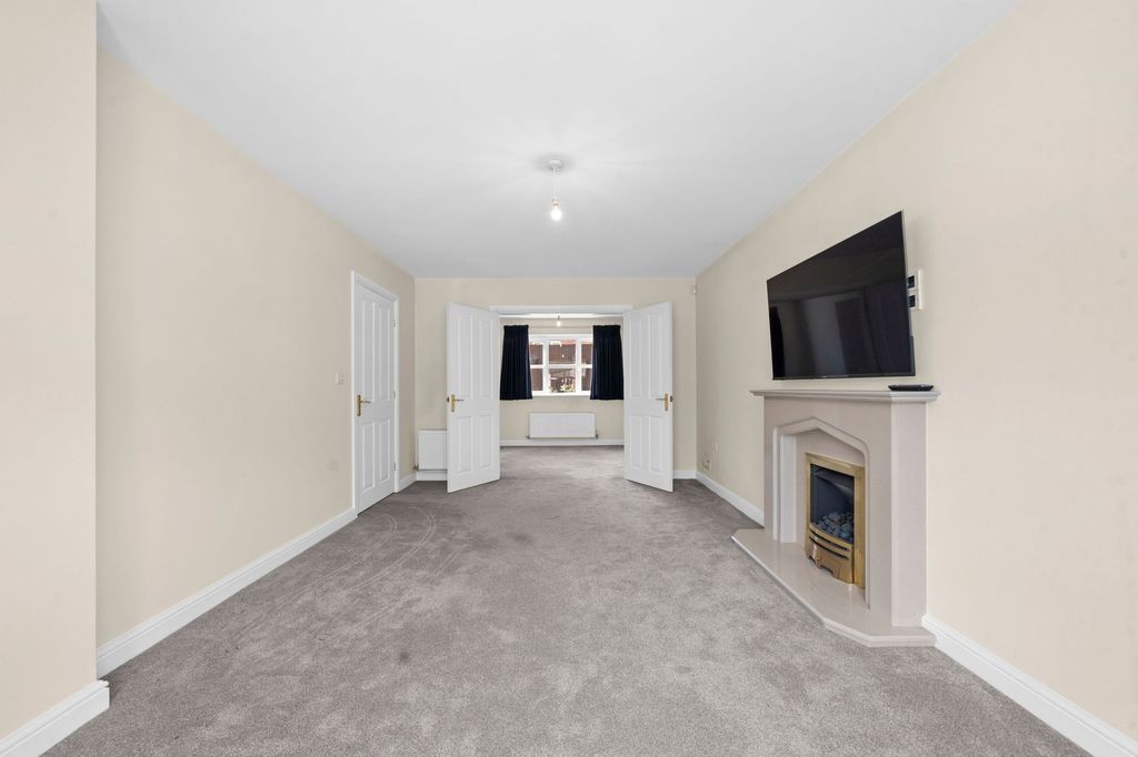 Property photo 2 of 25