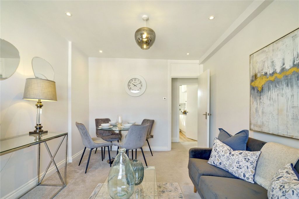 Property photo 2 of 11 Picture No. 24