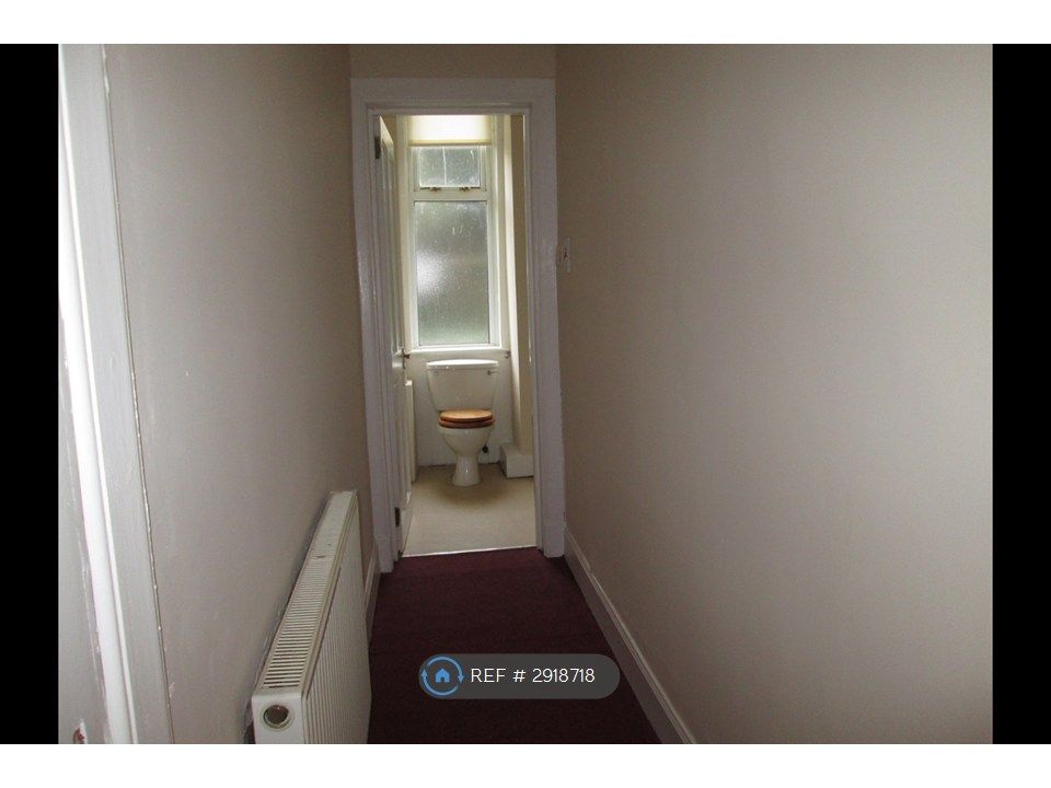 Property photo 3 of 6 Hallway