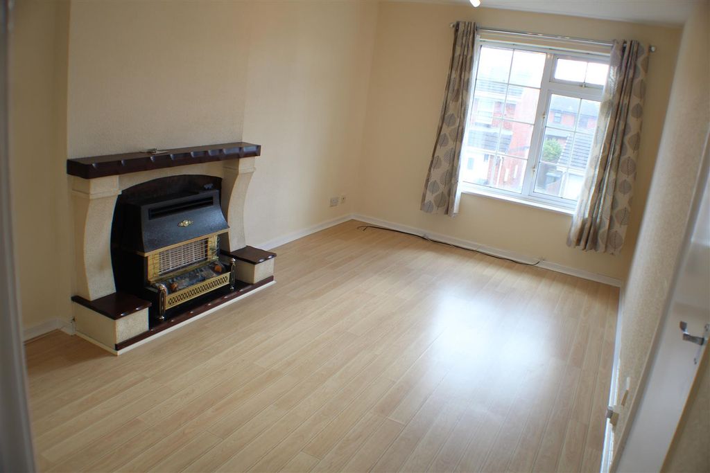 Property photo 2 of 6 Lounge