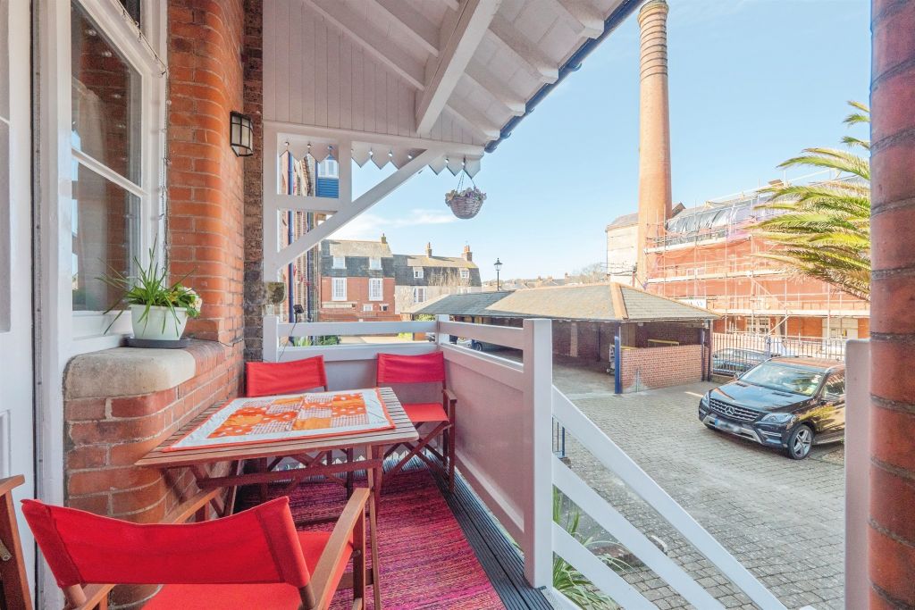 Property photo 2 of 21