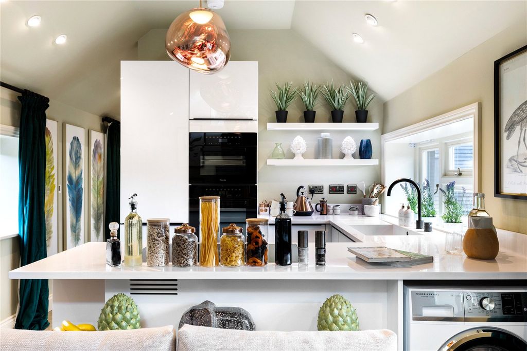 Property photo 1 of 17 House. Partnership