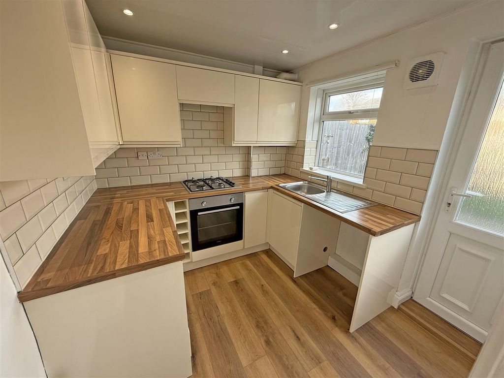 Property photo 3 of 9 Kitchen.Jpg