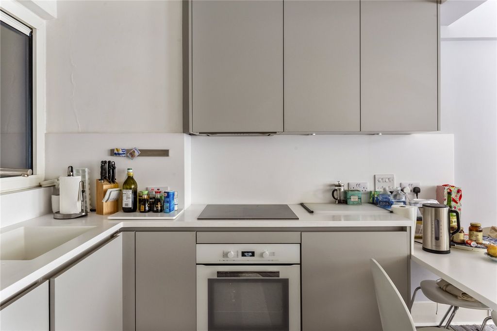 Property photo 3 of 8 Kitchen