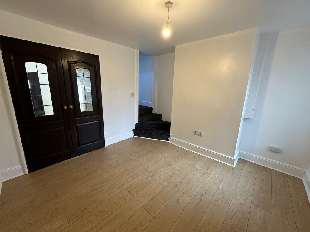 Property photo 3 of 10 View