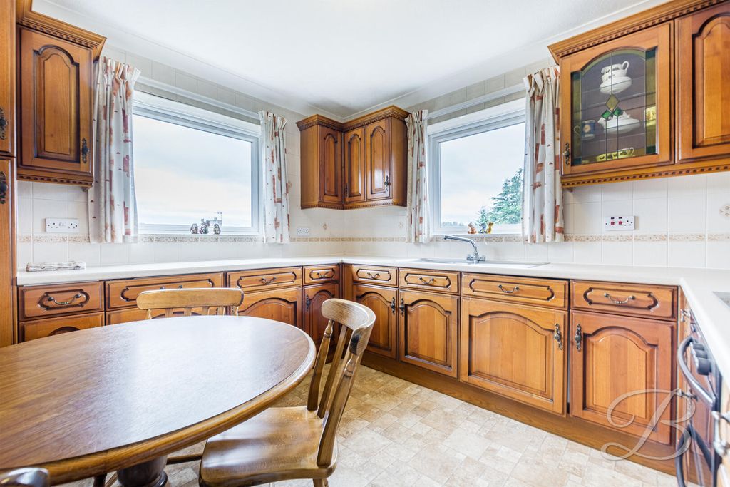 Property photo 2 of 24 Kitchen