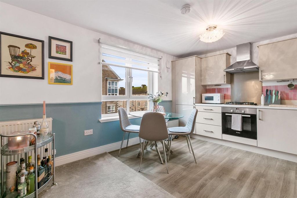 Property photo 3 of 21