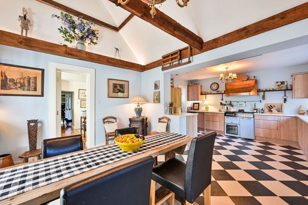 Property photo 3 of 34