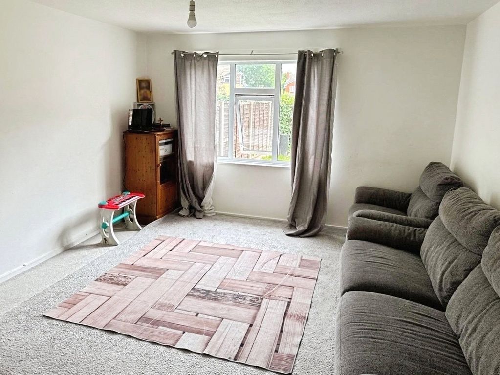 Property photo 2 of 11 Lounge