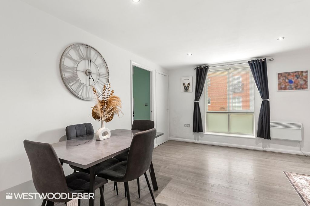Property photo 3 of 16 Plomeravenue_6.Jpg