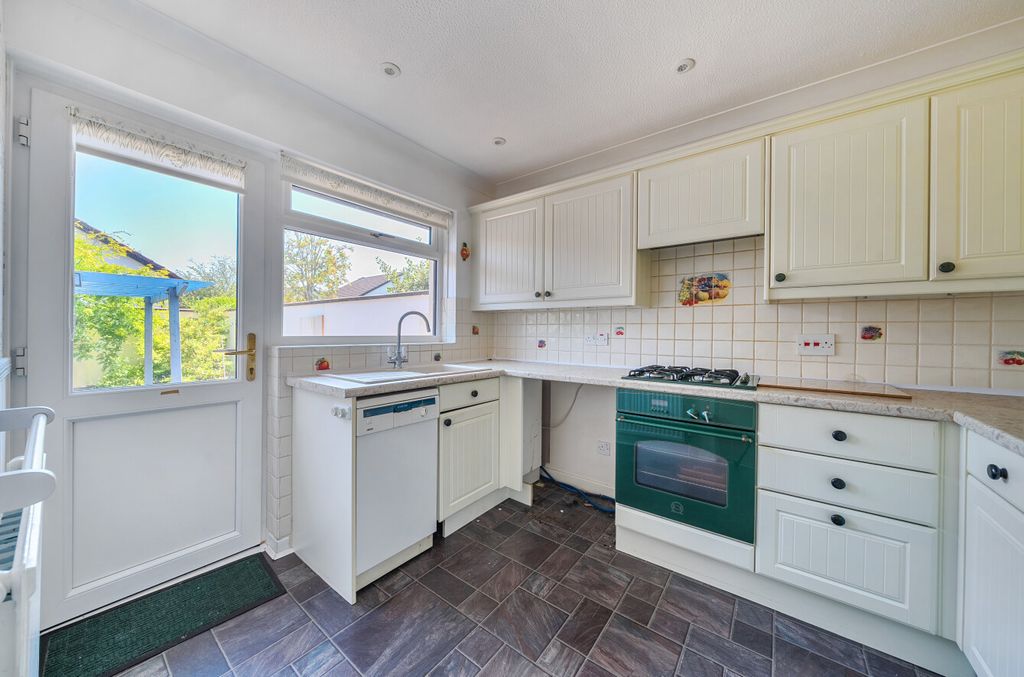 Property photo 3 of 14 1484710-9-6A4E48E...
