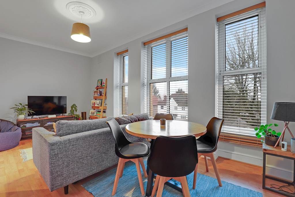 Property photo 2 of 9 07-A608Jhhgll - Flat 7, 113 Central Hill - 19-Smal