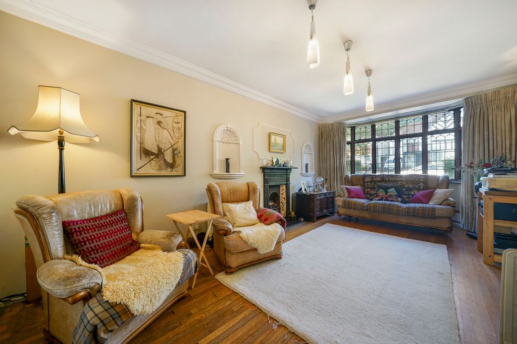 Property photo 2 of 23