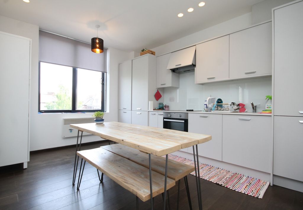 Property photo 3 of 9 Kitchen