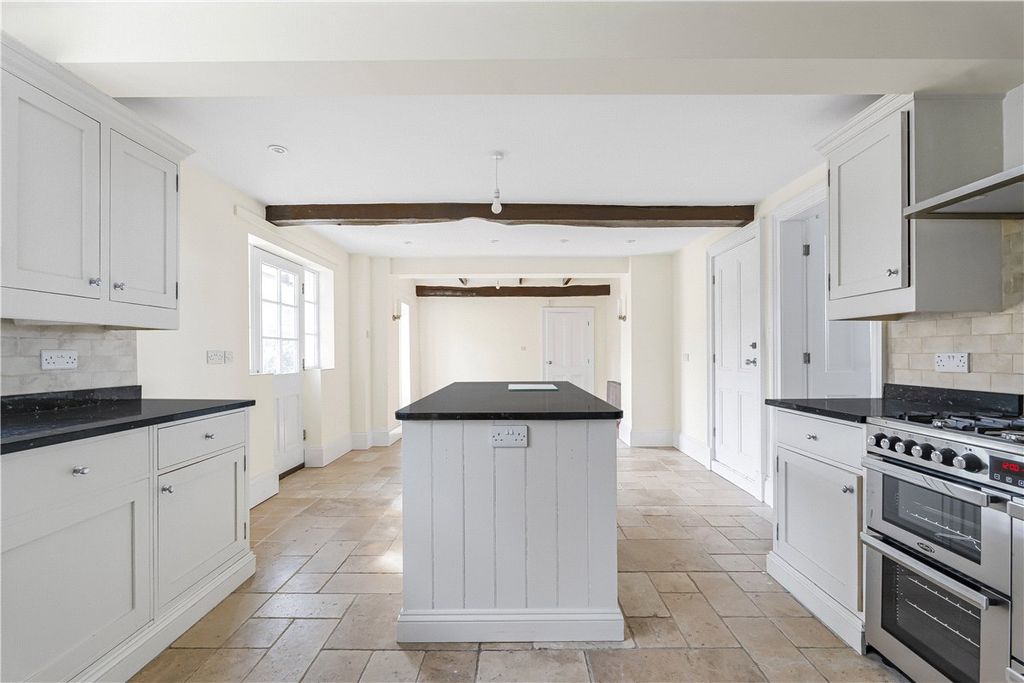 Property photo 2 of 28 Picture No. 02