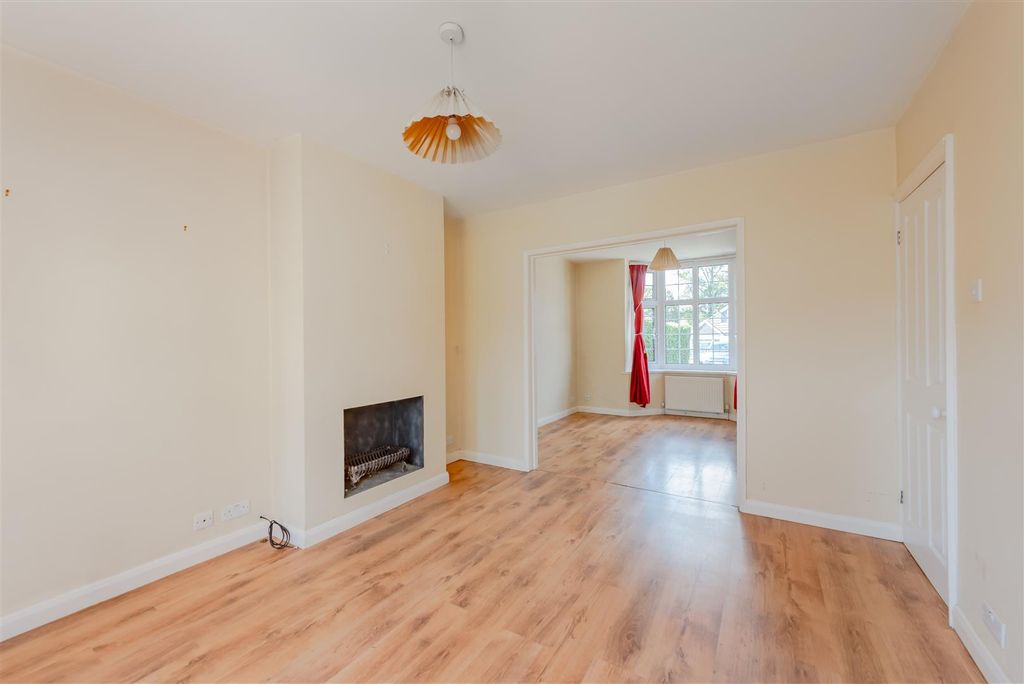 Property photo 2 of 27