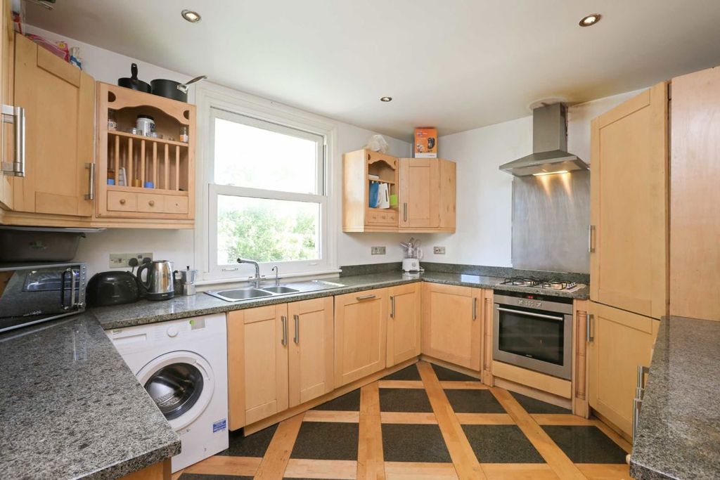 Property photo 2 of 7