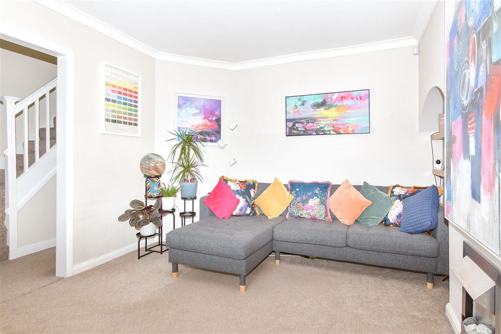 Property photo 3 of 10 Lounge