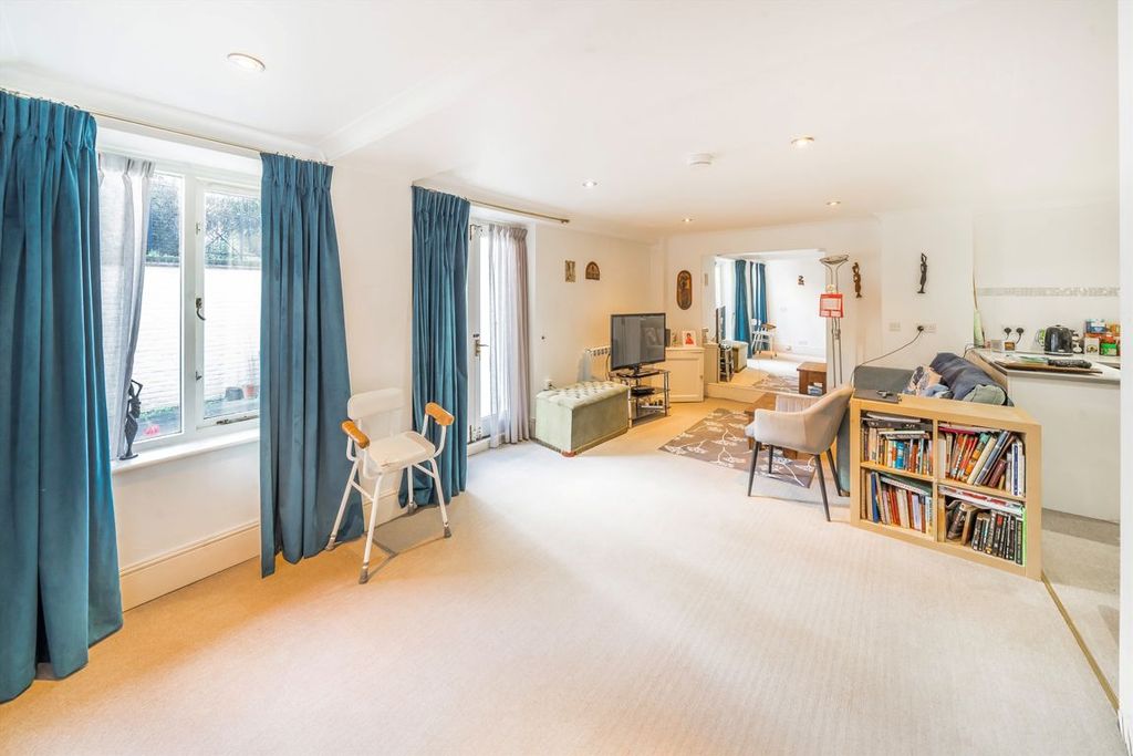 Property photo 2 of 6