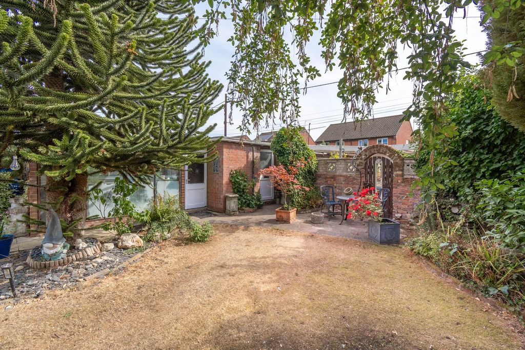 Property photo 2 of 21