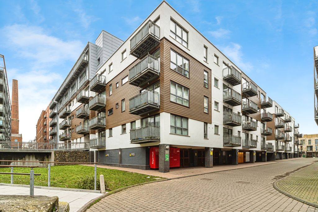 Property photo 1 of 8 Photo