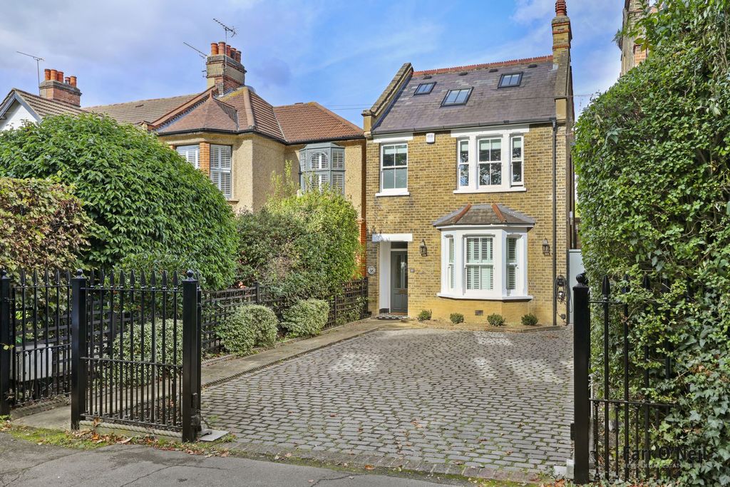 Property photo 1 of 35 Photo 30