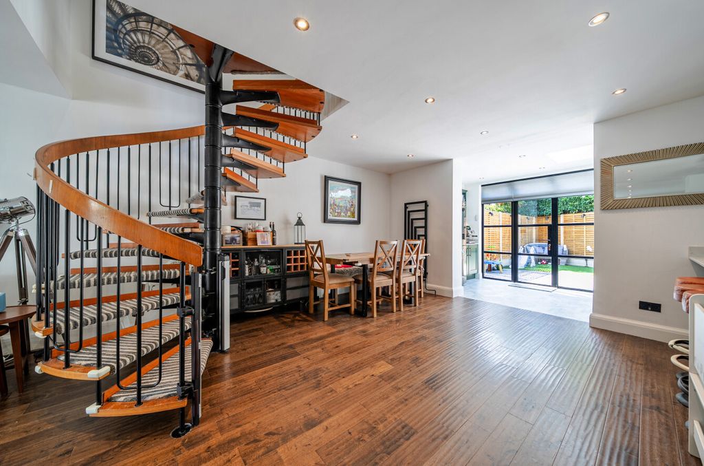 Property photo 3 of 24 1510573-19-6A888B...