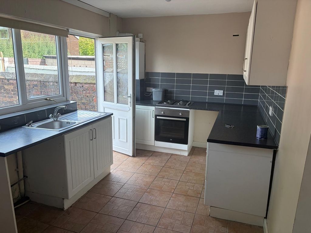 Property photo 3 of 7 Kitchen