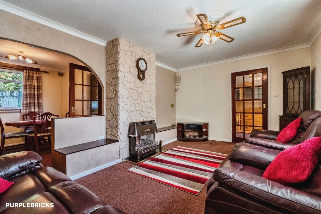 Property photo 2 of 31