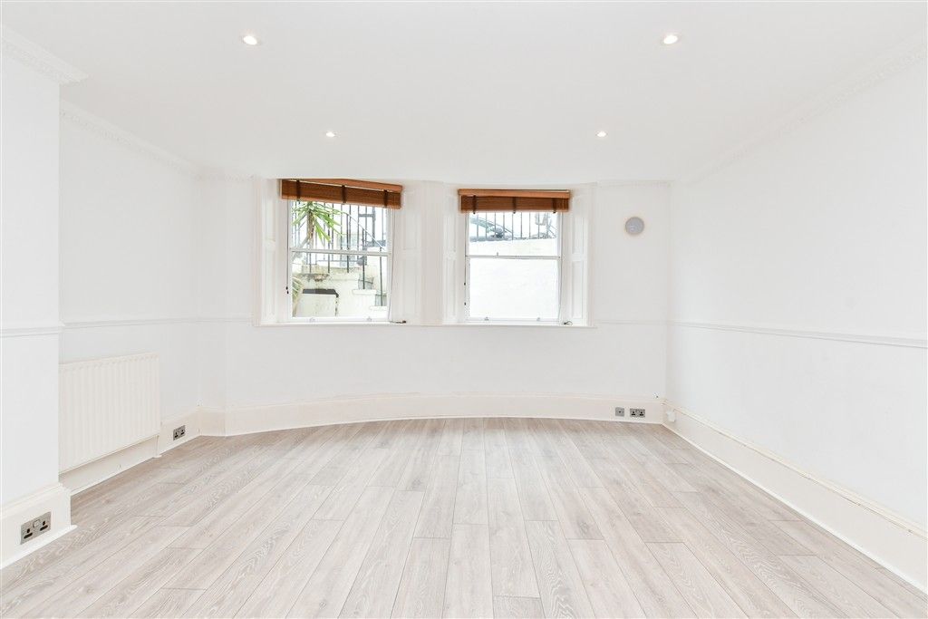 Property photo 3 of 15 Kitchen/ Living Room