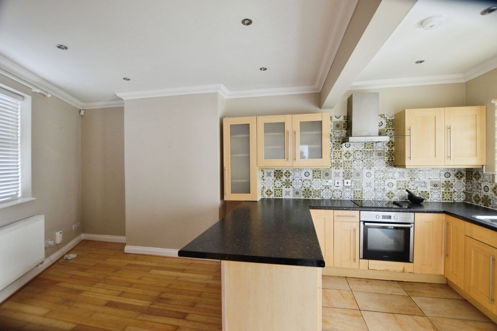 Property photo 2 of 17 Pbox-Img.Jpg