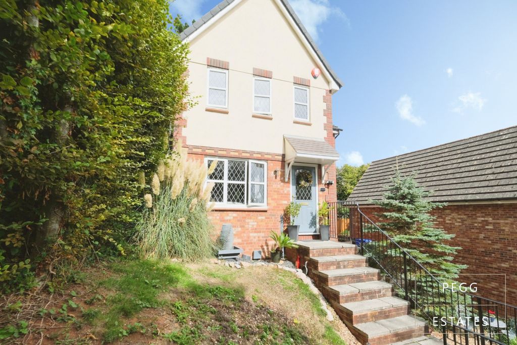 Property photo 1 of 32